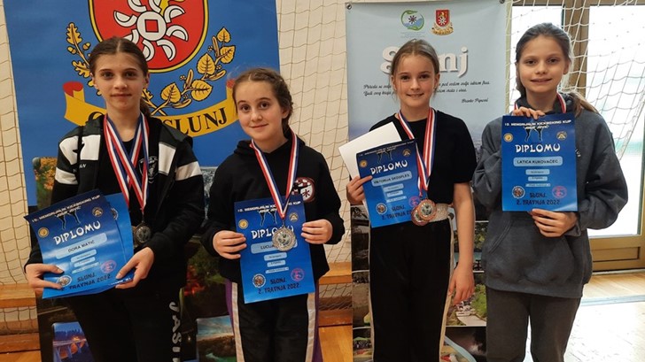 Odlične Humčanke članice Kickboxing kluba Krapina na turniru u Slunju