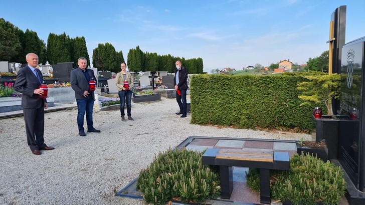 Zapaljene svijeće povodom Dana općine