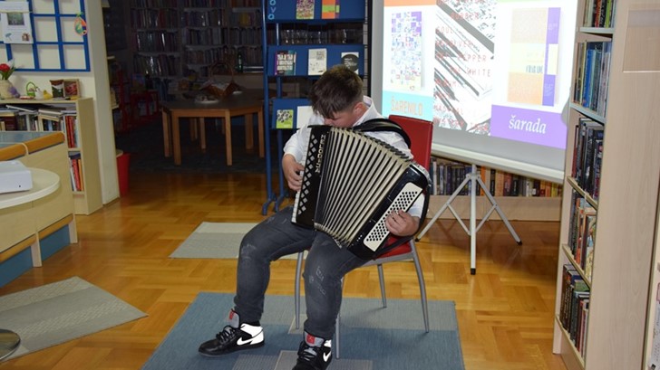U Narodnoj  knjižnici Hum na Sutli predstavljena knjiga Krešimira Rogine: Šarenilo, šarada