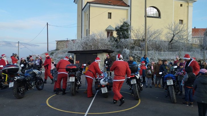 Humske mališane razveselili motomrazovi 