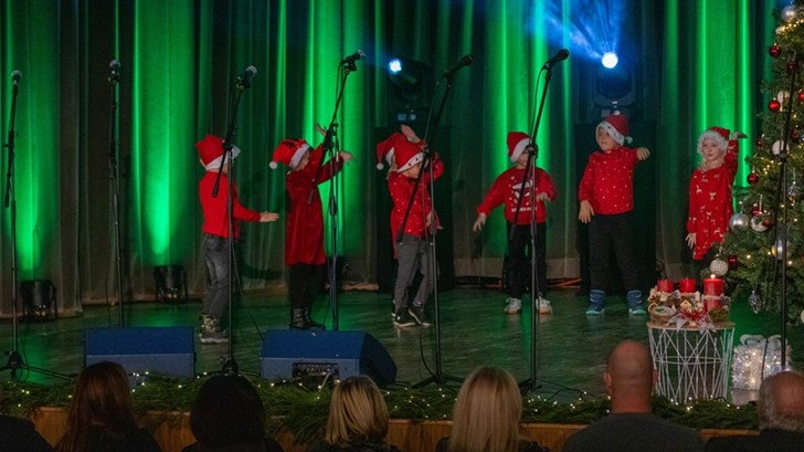 U Humu na Sutli upaljena prva županijska adventska svijeća