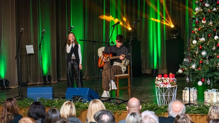 U Humu na Sutli upaljena prva županijska adventska svijeća