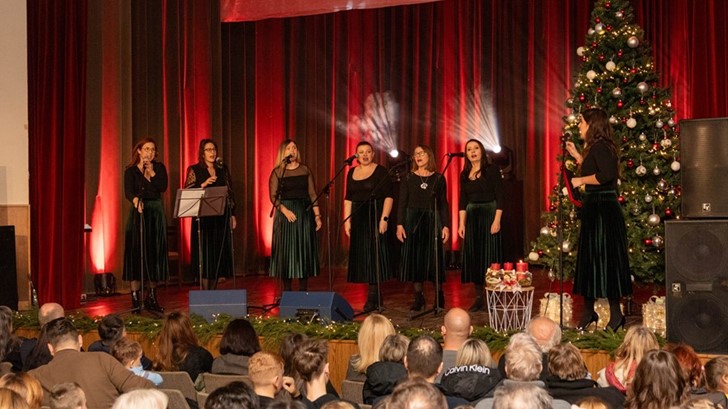 U Humu na Sutli upaljena prva županijska adventska svijeća