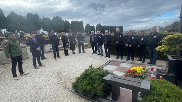 Položeno cvijeće i zapaljene svijeće povodom blagdana Svih svetih