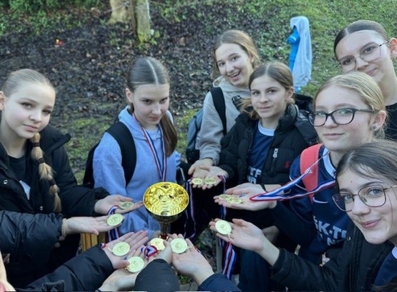 Učenice OŠ V. Kovačića Hum na Sutli osvojile prvo mjesto na županijskom natjecanju u rukometu