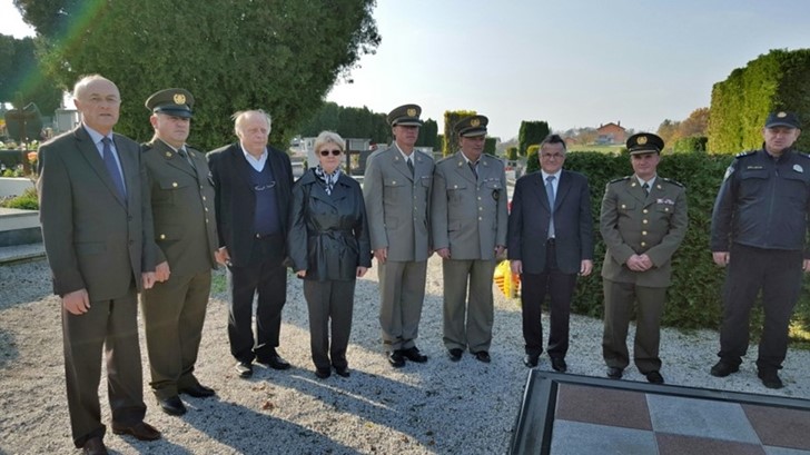 Zapaljene svijeće povodom blagdana Svih svetih